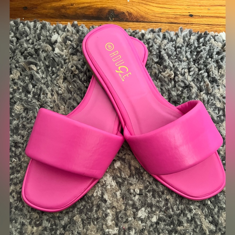 Rouge Helium Fuchsia Slide Sandals